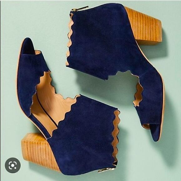 Anthropologie Shoes - Anthropologie navy scalloped Shooties  